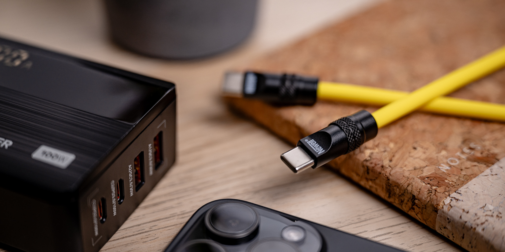 Kabel Newell USB-C - USB-C 100 W, 1,5 m, silikonowy, spiralny, żółto-czarny